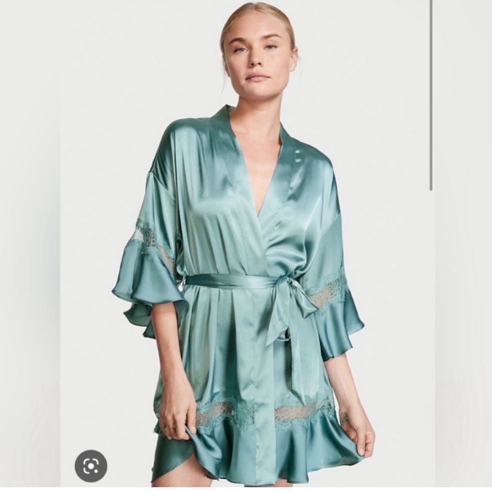 Victoria’s Secret NWT Satin Flounce Robe